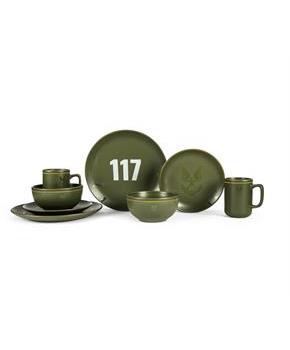 HALO Master Chief 117 Stoneware 8-Piece Dinnerware Set | Plates, Bowls, Mugs
